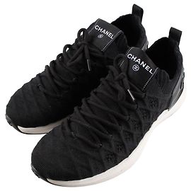 Chanel Steppbare Strick-Sneaker mit Logo Schwarz Schwarz