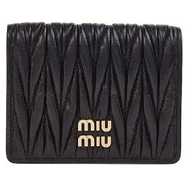 Miu Miu Pequeña cartera acolchada para mujer Negro