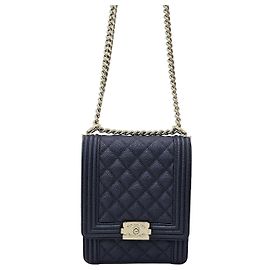 Chanel Borsa a tracolla Boy Flap in caviar blu navy Blu