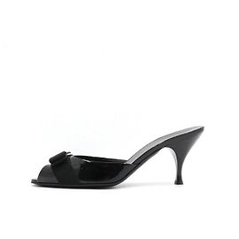 Salvatore Ferragamo Schwarze Lackleder-Sandalen mit Logo Schwarz