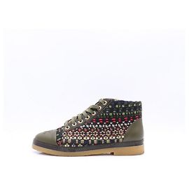 Chanel Botas Desert de Tweed para Mulher com Logo CC e Amarrar Multicor