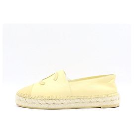 Chanel Baskets espadrilles en cuir jaune Jaune