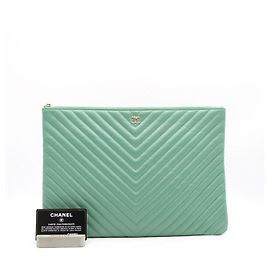 Chanel Chevron Lammleder Classic Große Clutch Tasche Grün