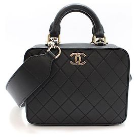 Chanel Borsa porta cosmetici con manico superiore e tracolla nera Nero
