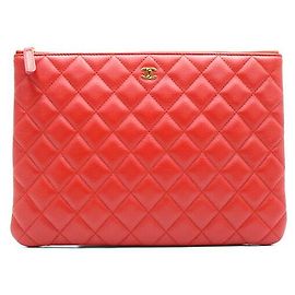 Chanel Pochette Medium Classique en Agneau et Or CC Rouge