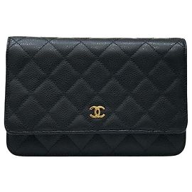 Chanel Bolsa Crossbody WOC Classic Caviar Preta com tons dourados Preto