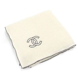 Chanel Cachecol de cashmere marfim com logotipo CC bordado Branco