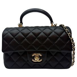 Chanel Nova Mini Bolsa de aba em pele de cordeiro com alça de mão Preta Preto