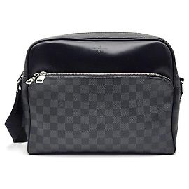 Louis Vuitton Graphite Dayton Reporter MM Preto