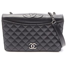 Borsa a tracolla Chanel Matelassé in agnello nero Nero