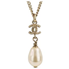 Collana a catena con perle e logo Coco di Chanel D'oro