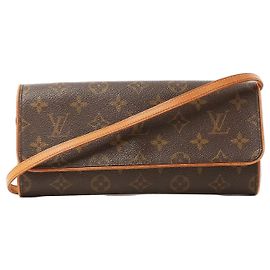 Bolsa Transversal Louis Vuitton Pochette Twin GM em Canvas Monogram Marrom M51852 Bege