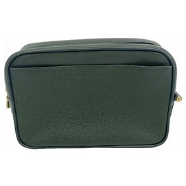 Clutch Louis Vuitton Taiga Kalga Outro