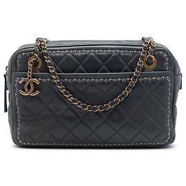 Bolsa Camera Chanel Black CC em couro de vitelo matelassê iridescente Whipstitch Preto