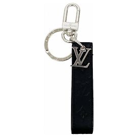 Llavero Louis Vuitton Monogram Shadow Dragonne Negro