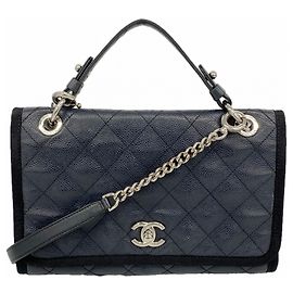 Chanel Matelassé Schultertasche mit Kette Schwarz