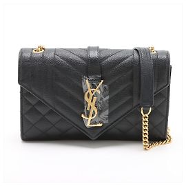 Saint Laurent Pequena bolsa de ombro em couro preto com matelassê chevron
Modelo Envelope Preto