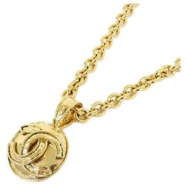 Colar Chanel dourado com pingente Dourado