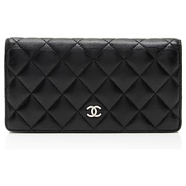 Chanel Lambskin CC Yen Wallet Black