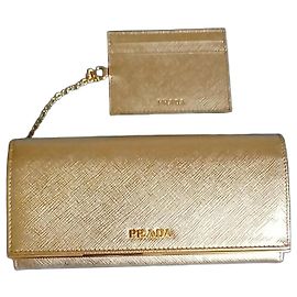 Prada Saffiano Ledergeldbörse in Gold Golden