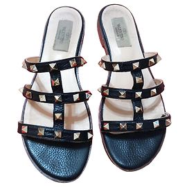 Sandali Valentino Garavani Rockstud in pelle nera Nero
