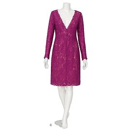 Vera Wang Spitzenkleid in Lila Lila