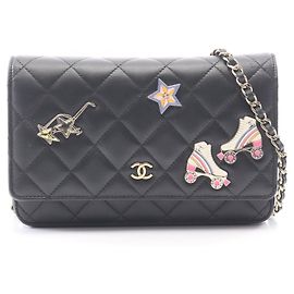 Bolsa de Ombro Chanel Matelassé Icon Charm Preto