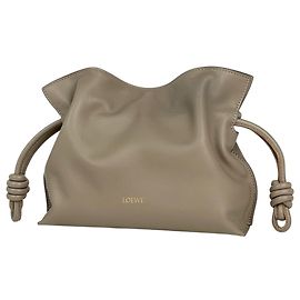 Clutch Loewe Flamenco Mini 2-Way em couro Sand Bege Areia