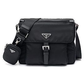 Prada Borsa a Spalla in Re-Nylon Nero