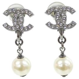 Orecchini a lobo Chanel argento e bianco Argento Bianco