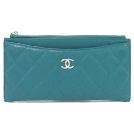 Pochette Chanel em couro de bezerro granulado verde Verde