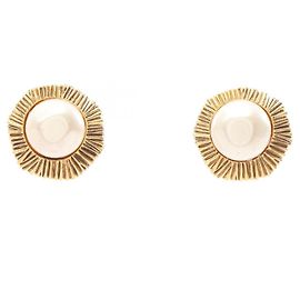 Brincos de clip Chanel banhados a ouro com pérola artificial Branco Dourado