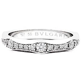 Anel Bulgari "Infinito" em platina e diamantes. Outro