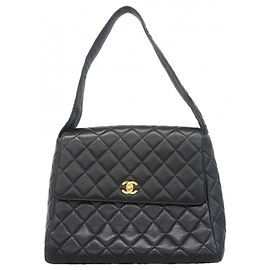 Chanel Matelassé Schultertasche Schwarz