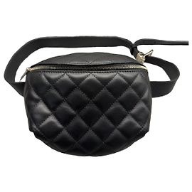 Chanel gesteppte Leder-Gürteltasche in Schwarz Schwarz