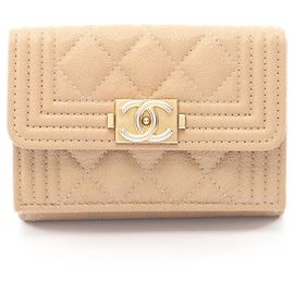 Cartera tríptico Boy de Chanel en beige Beige
