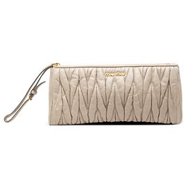 Clutch Miu Miu in nappa matelassé beige Beige