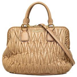 Bolsa satchel Miu Miu em nappa matelassê bege Bege