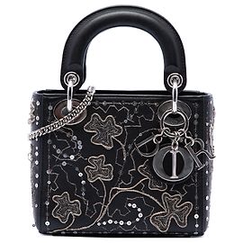 Lady Dior em couro de vitelo preto com bordados de trevos mini Preto