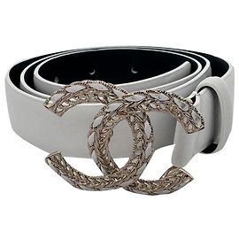 Cinto Chanel com logotipo CC entrelaçado e corrente em couro branco Branco