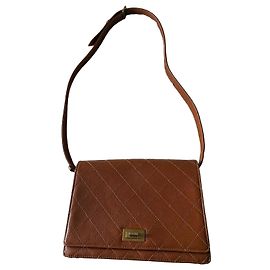 Bolsa de ombro em couro matelassê Chanel Marrom