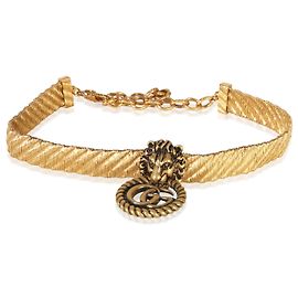 Collana choker Gucci con testa di leone e doppia G placcata in oro Altro