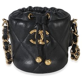 Micro bolsa bucket Chanel em couro de cordeiro acolchoado preto Preto
