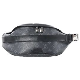 Borsa a tracolla Louis Vuitton Bum Bag PM Discovery Monogram Eclipse Crossbody Bag in Nero M46035 Nero