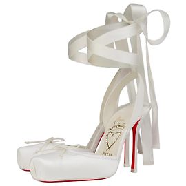 Christian Louboutin Sapatilhas de Salto em Cetim Marfim Branco