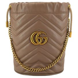 Gucci Bolsa de ombro GG Marmont em couro matelassê bege com corrente Bege