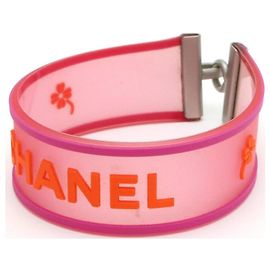 Pulseira Chanel em resina rosa translúcida com logótipo laranja e flores Rosa Laranja Metálico