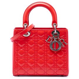 Lady Dior Cannage en cuir verni rouge, taille Medium Rouge