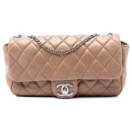 Chanel Marrom Bolsa Flap Coco Rain em pele de cordeiro matelassê Médium Marrom