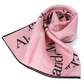 Sciarpa in seta Alexander McQueen con stampa logo rosa e nera Nero
